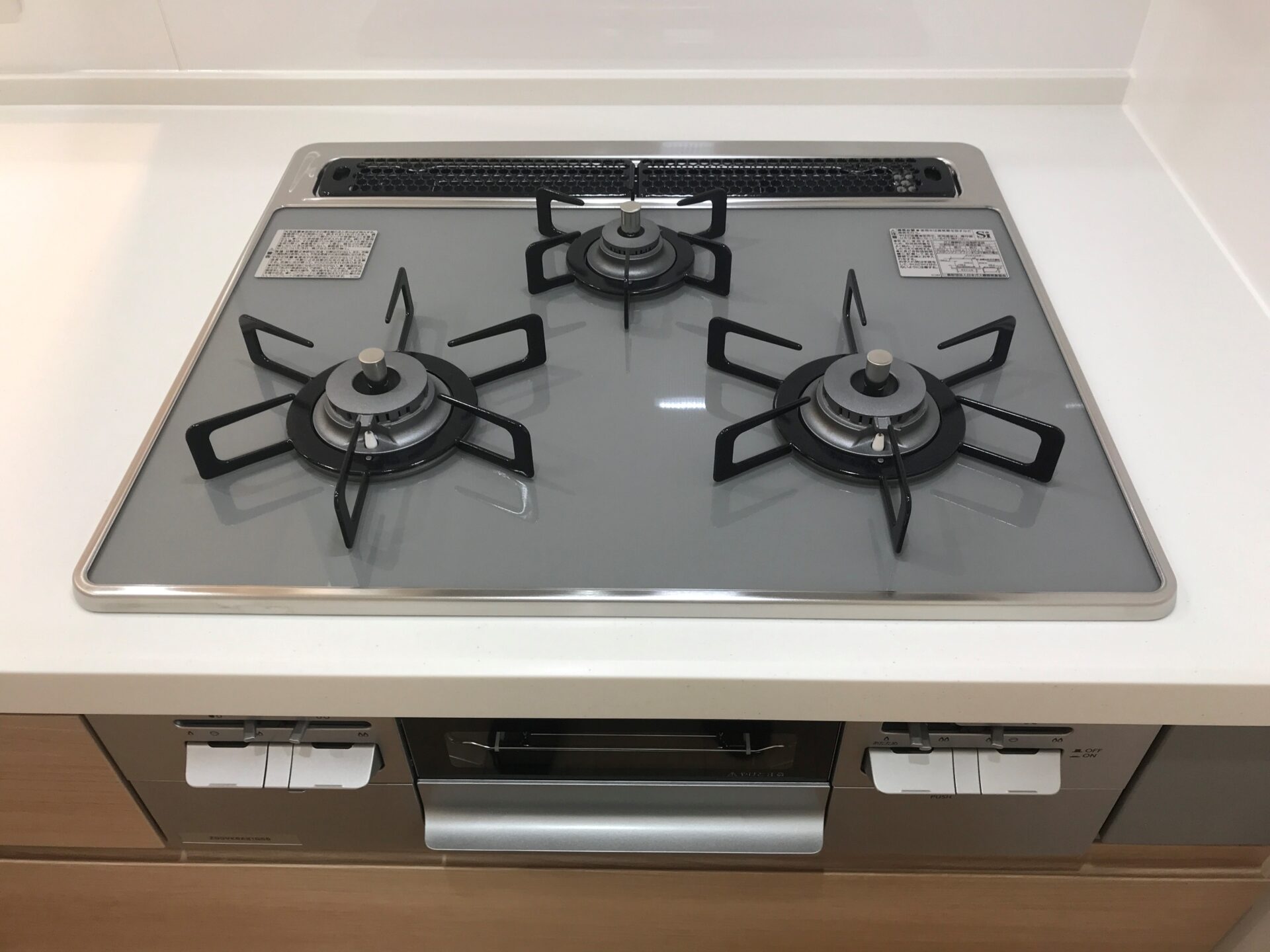 (2階 キッチン 三口コンロ)